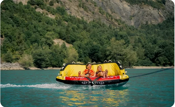 École de sports nautiques à Serre-Ponçon