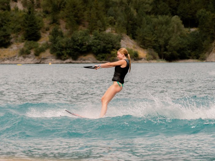 Activité ski nautique à Saint-Vincent-les-Forts